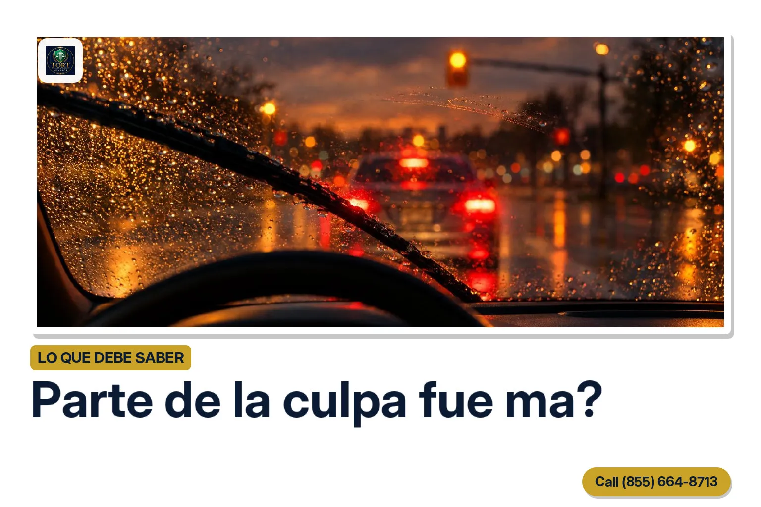 Falla comparativa en choques: cómo su culpa reduce el pago 6 Parabrisas con lluvia frente a una intersección con semáforo en ámbar, momento clave en la falla comparativa en choques
